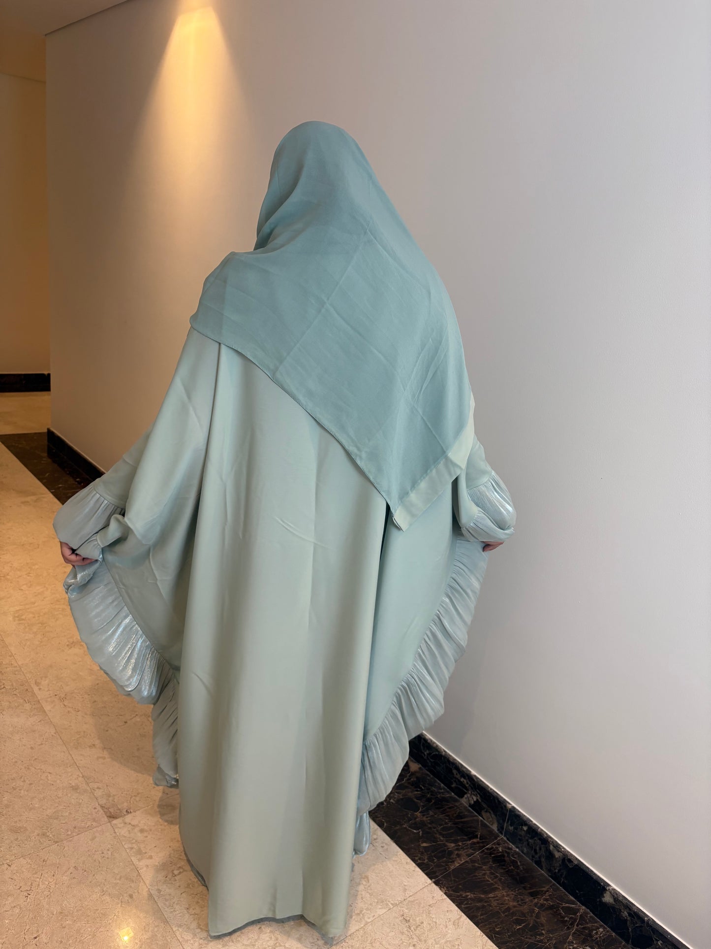 Abaya "Esra" + hijab (Made in Dubai)