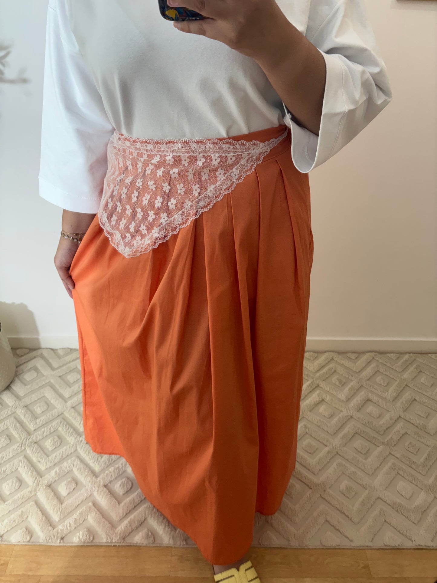 Jupe en popeline de coton + triangle dentelle