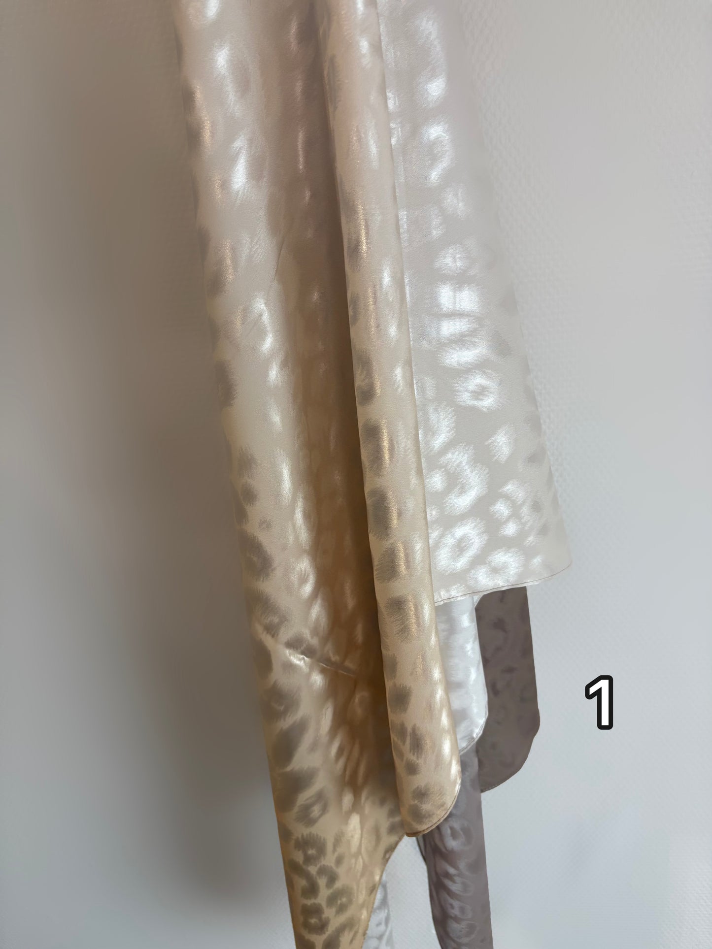 Hijab dégradé satiné à motif