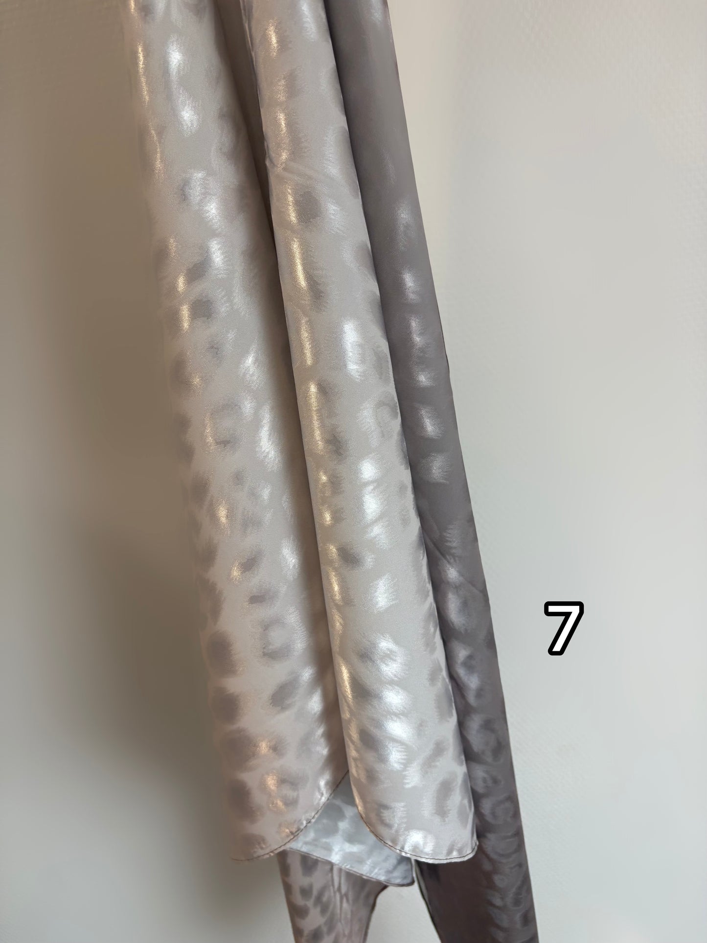 Hijab dégradé satiné à motif