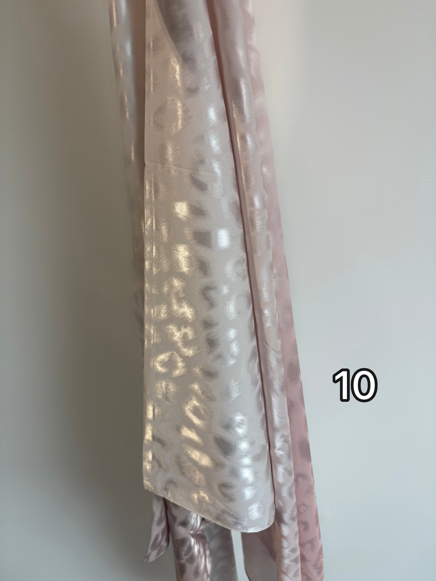 Hijab dégradé satiné à motif