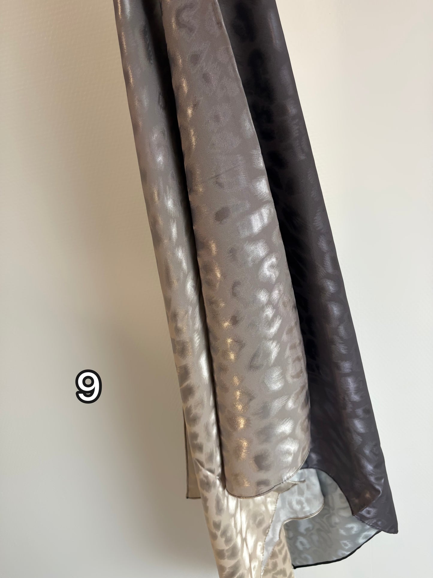 Hijab dégradé satiné à motif