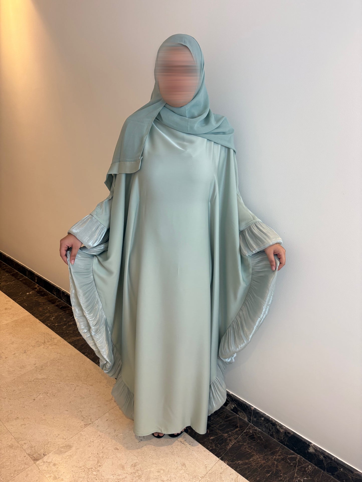 Abaya "Esra" + hijab (Made in Dubai)