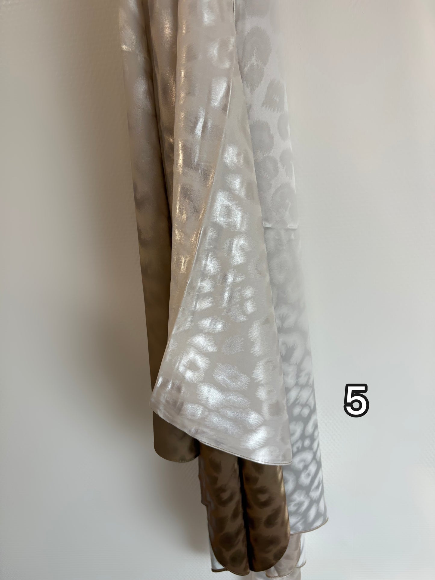 Hijab dégradé satiné à motif
