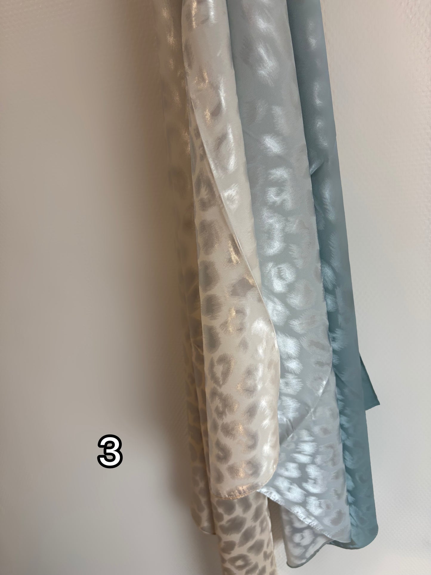 Hijab dégradé satiné à motif
