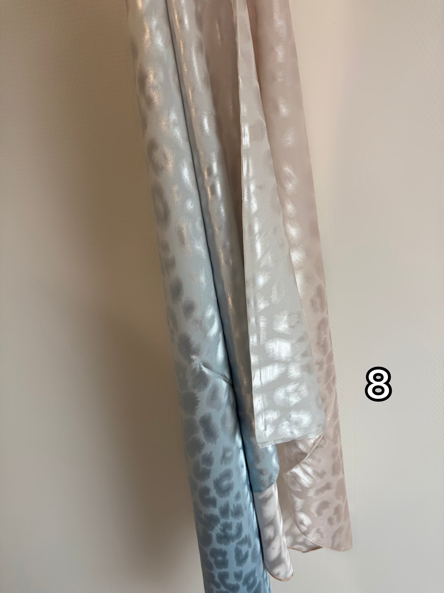 Hijab dégradé satiné à motif